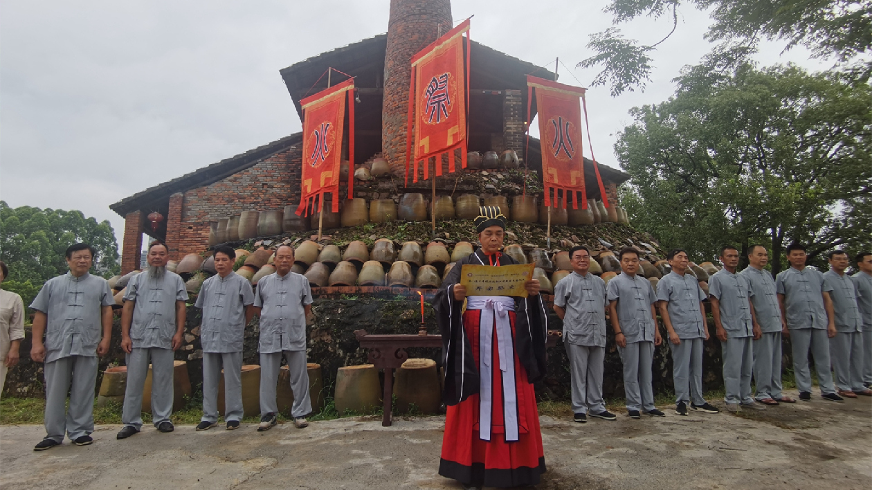 桂欽州千年坭興陶欽江古龍窯開窯