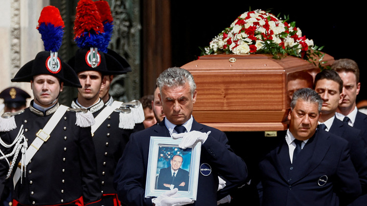 意大利為前總理貝盧斯科尼舉行國葬