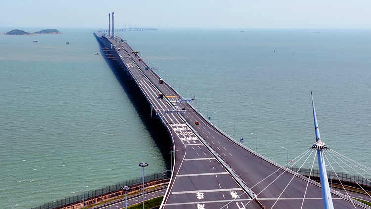 共建港珠澳大橋經貿新通道大會在珠海召開