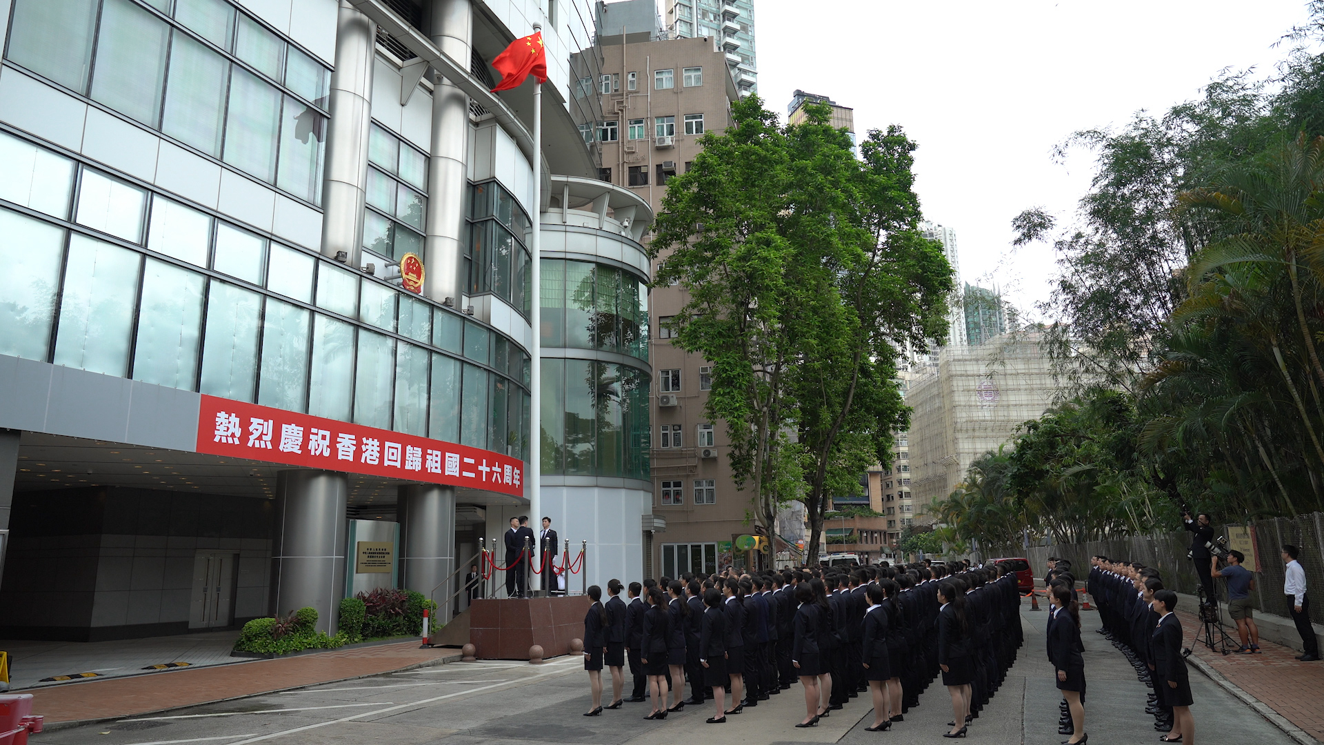 有片丨駐港國安公署舉行升旗儀式 慶祝香港回歸祖國26周年