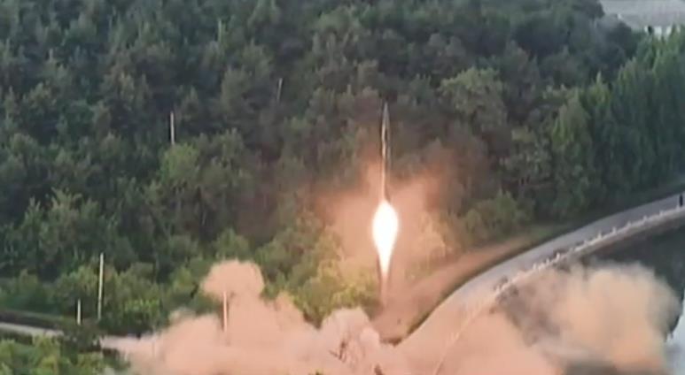 韓媒：朝鮮發射2枚短程彈道導彈 飛行550公里落入日本海