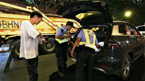 粵警夏夜治安巡查第二波次統一行動 抓獲違法犯罪嫌疑人逾九千人查獲在逃人員41人
