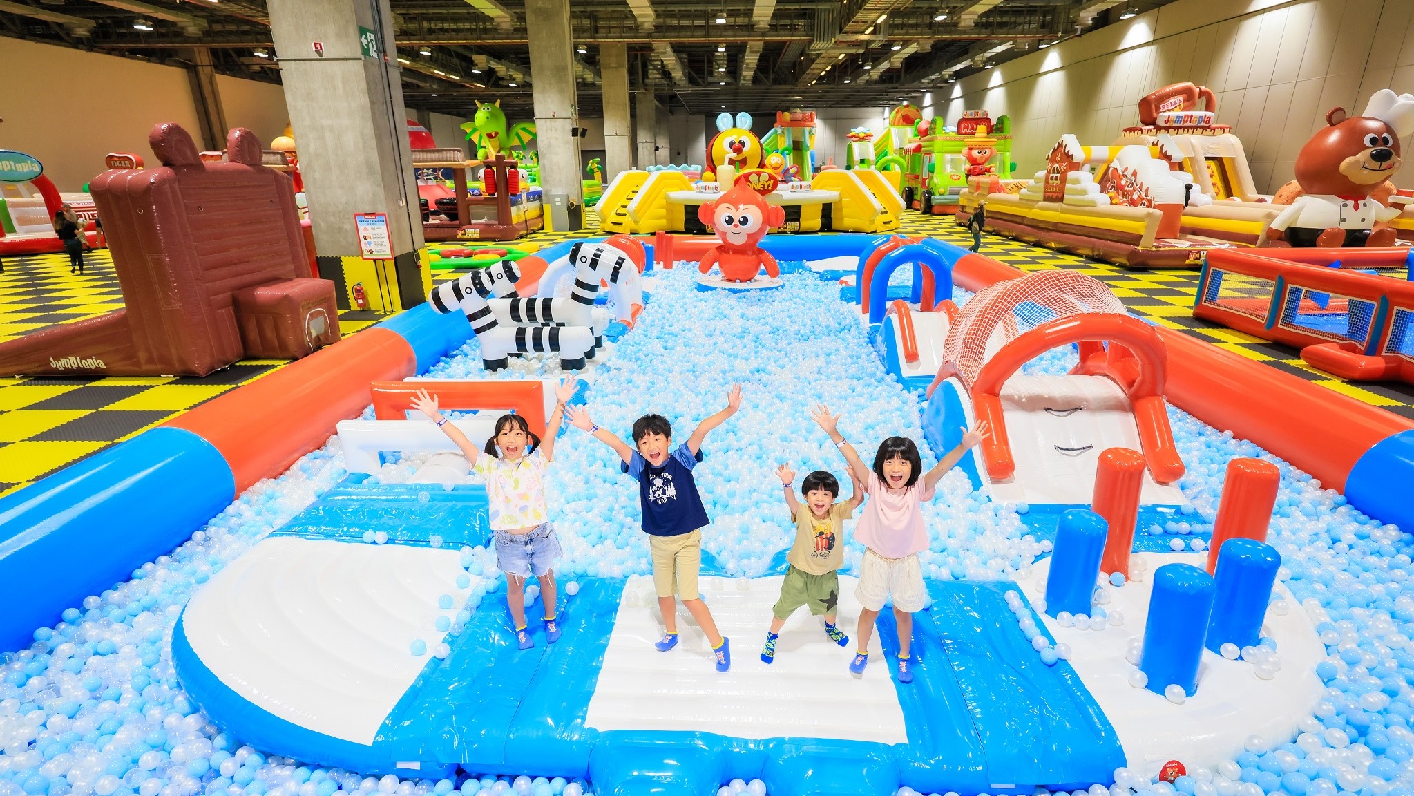 【玩樂】澳門限定大型室內遊樂場 設9個巨型彈跳城堡