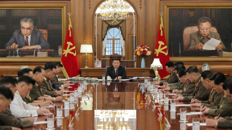 朝鮮勞動黨中央軍事委員會擴大會議討論加強戰備