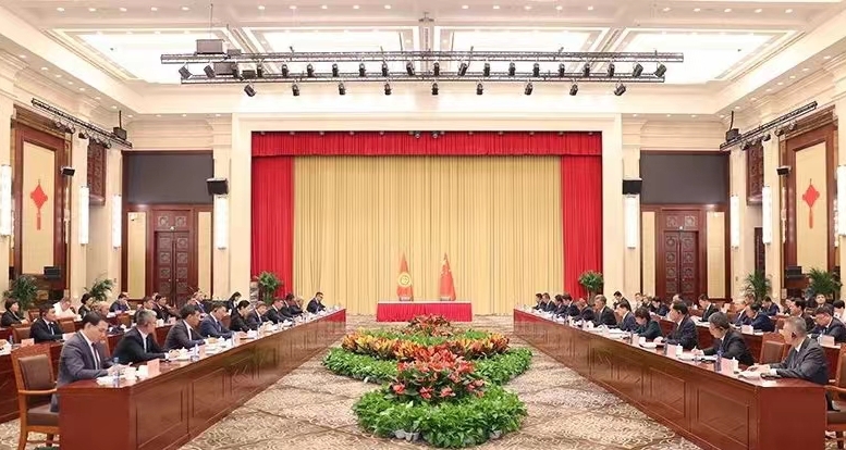 馬興瑞會見出席2023（中國）亞歐商品貿易博覽會的吉爾吉斯斯坦總理阿·扎帕羅夫