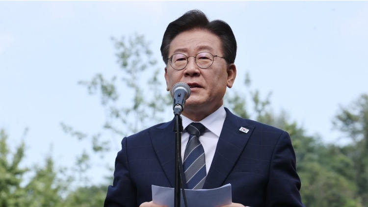韓最大在野黨黨首李在明就地產弊案再到案受訊