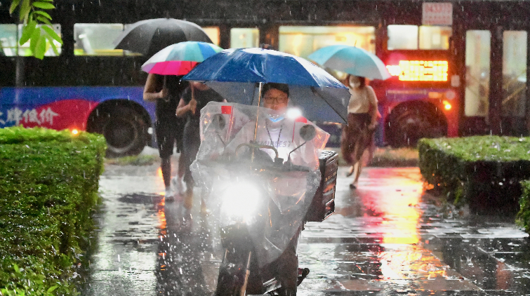 深圳過去2小時和3小時最大滑動雨量突破歷史極值