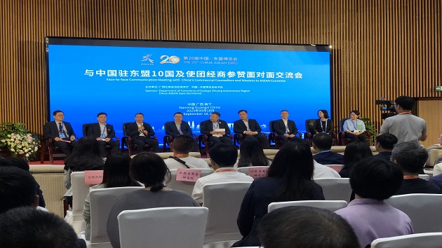 中國駐東盟10國及使團經商參贊與企業面對面交流