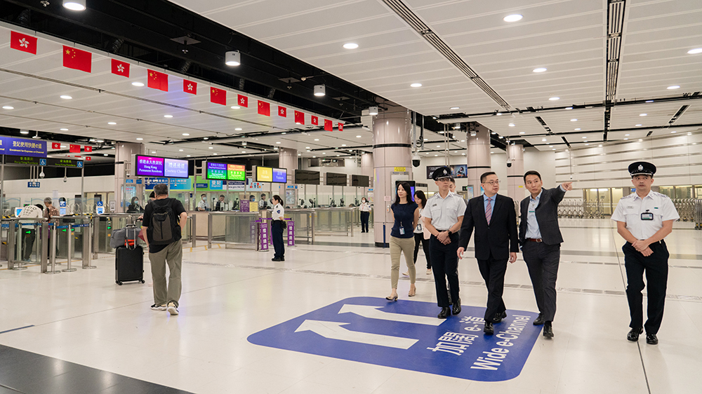 入境處：中秋國慶長假期料約655萬人次進出香港