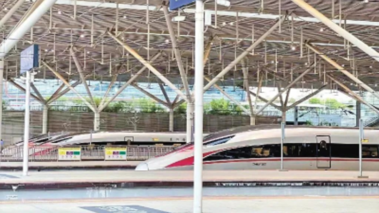 往返香港線路火爆，深圳鐵路加開超1100列列車