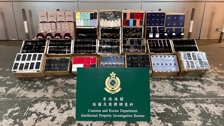 海關檢獲約1100萬元懷疑冒牌貨物及未完稅烈酒