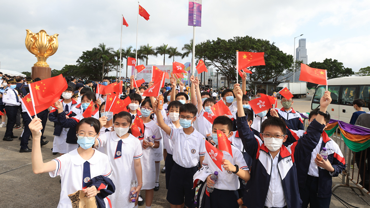 立法會通過議員議案 更深入和廣泛開展愛國主義教育