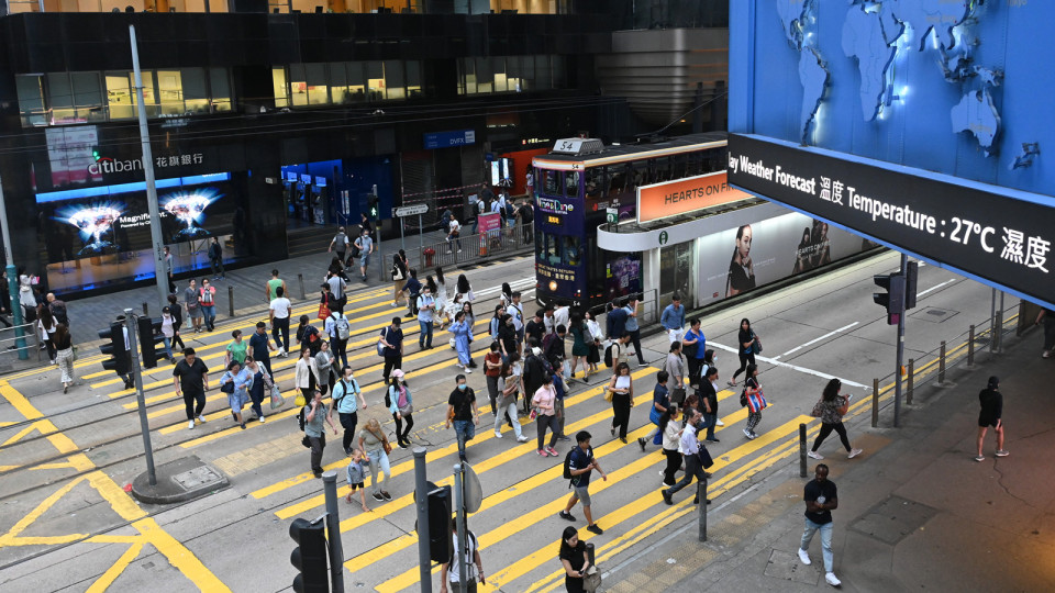 陳國基：政府已超額完成搶人才目標 約7萬人取得簽證並移居香港