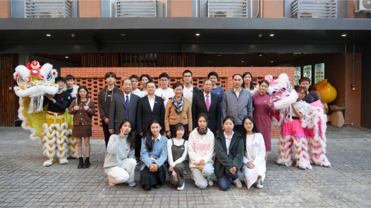 林鄭月娥訪問華僑大學  看望在讀港籍學生