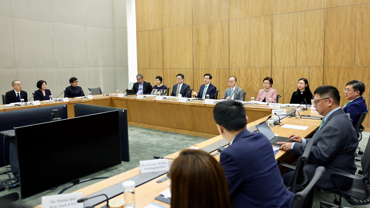 李家超會見駐海外及內地經貿辦主管 鼓勵宣揚香港獨特優勢