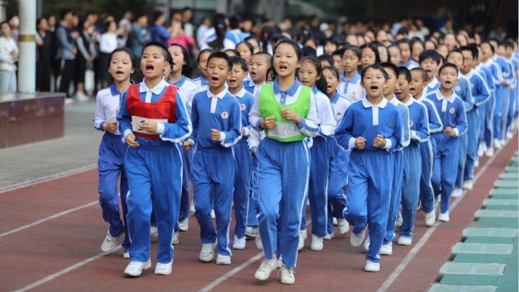 深圳教育局發布通知 落實每天一節體育課
