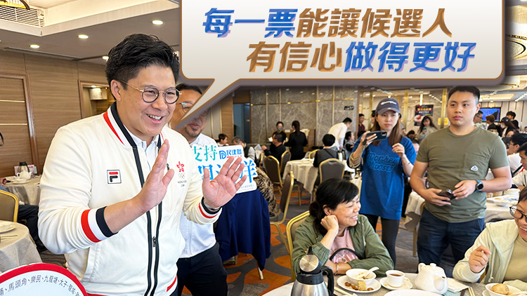 區議會選舉︱霍啟剛落區為候選人拉票 被讚能幹為香港出力幹實事