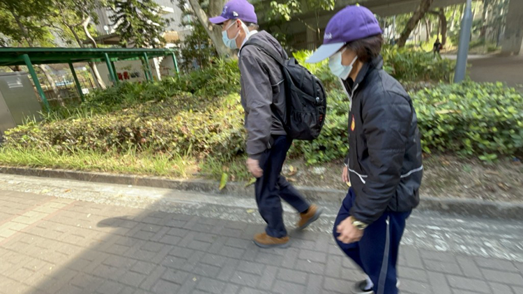 未依時向警方報到 消息指周庭父母到大埔警署協助調查