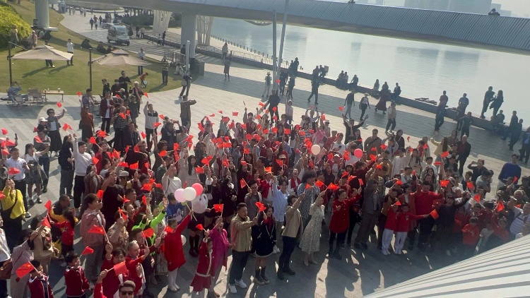 有片丨深圳元旦「快閃」大合唱 《我愛你中國》深情告白