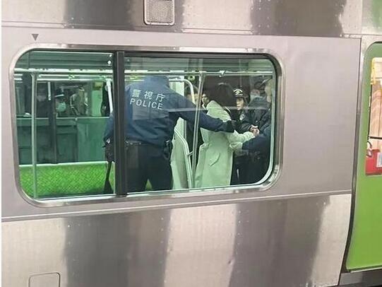 【突發】日本東京列車內一女子持刀傷人 已致多人受傷