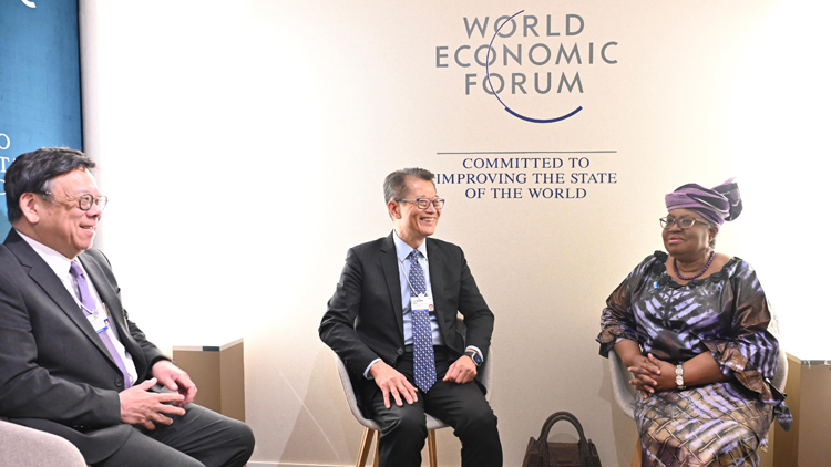 陳茂波在瑞士達沃斯與世貿組織總幹事會面