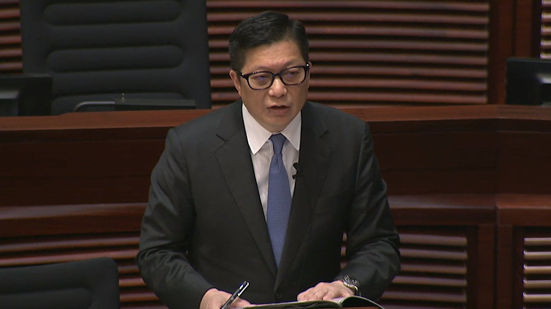 鄧炳強：截至去年年底 已有近1萬人以人才簽證來港