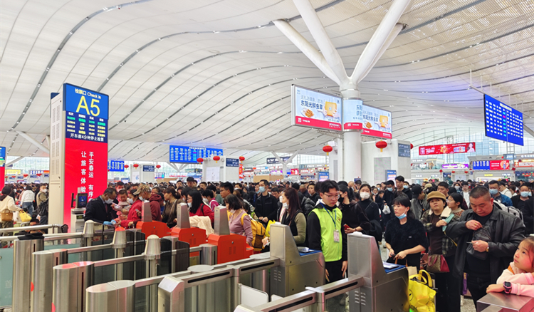 2月6日迎來返鄉最高峰  深圳鐵路春運前9天到發旅客471萬人次