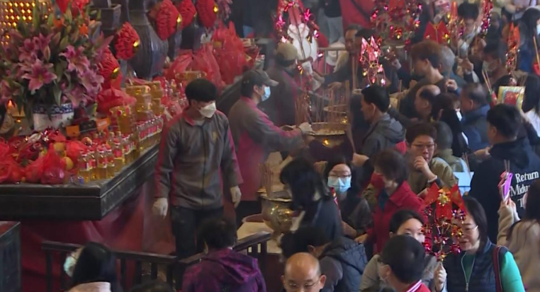 初三「赤口」逾2萬人到車公廟參拜祈福