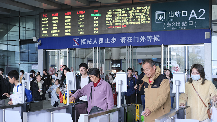 超45萬人次！深圳鐵路迎返深客流高峰