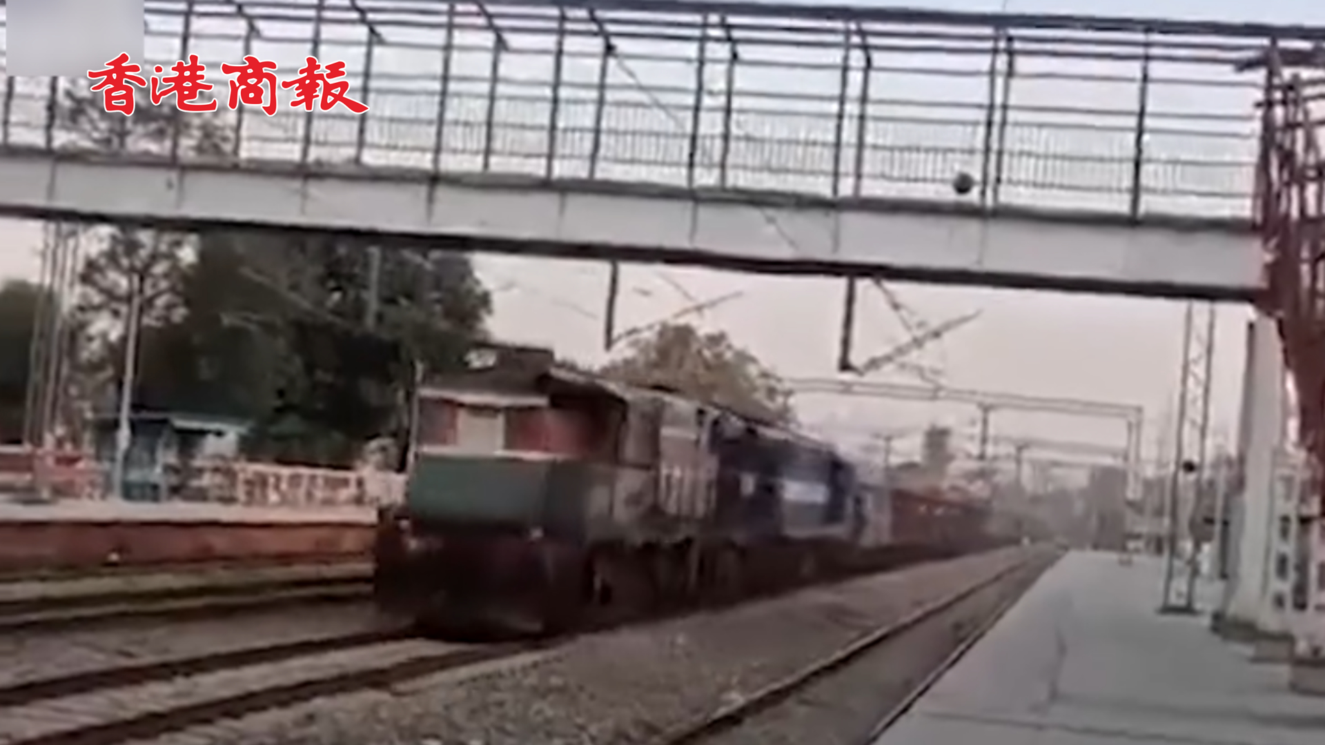 有片丨司機忘拉手剎！印度一火車時速100公里「無人駕駛」 開出70公里停下