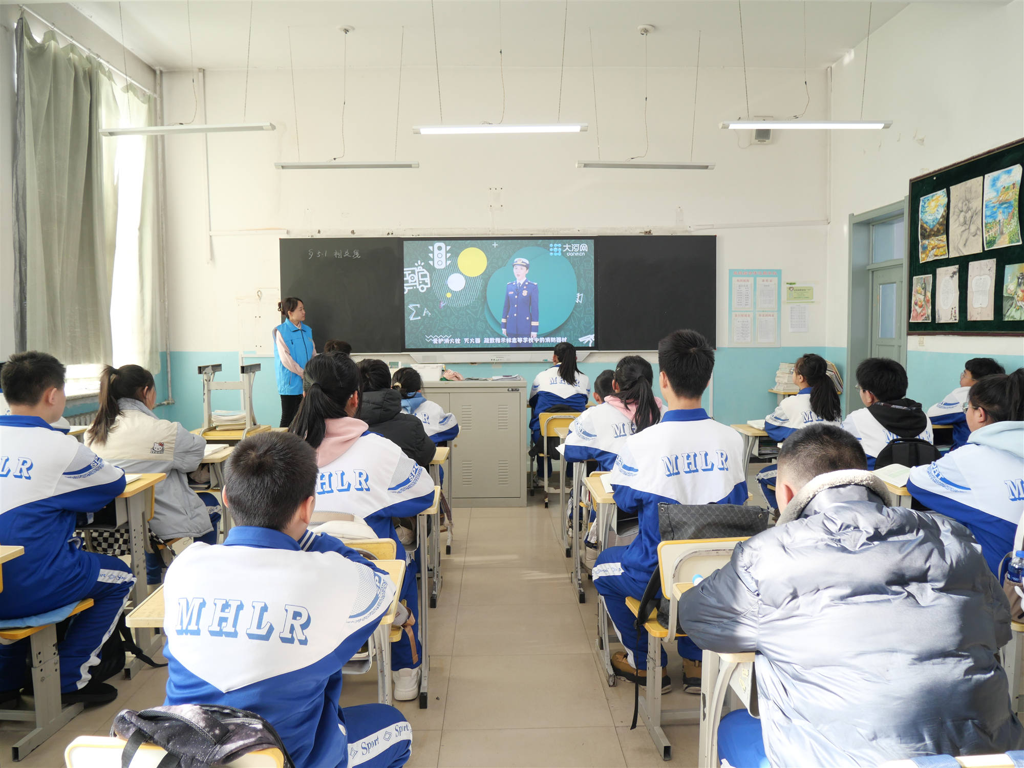 漠河市工業信息科技局開展「科普進校園 賦能向未來」公益捐書志願服務活動