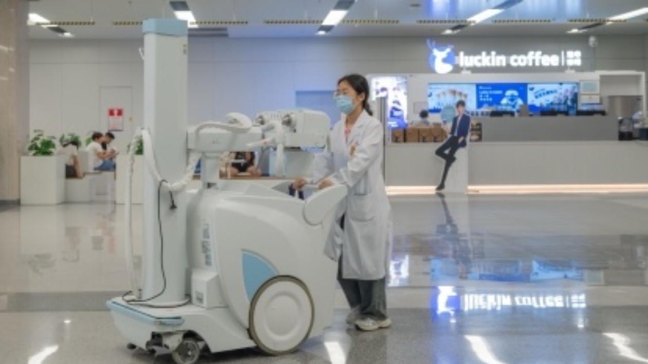 香港患者慕名到深圳華南醫院就醫 大讚服務好、技術高、環境佳