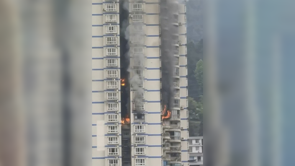 重慶一高層居民樓突發火災 無人員傷亡