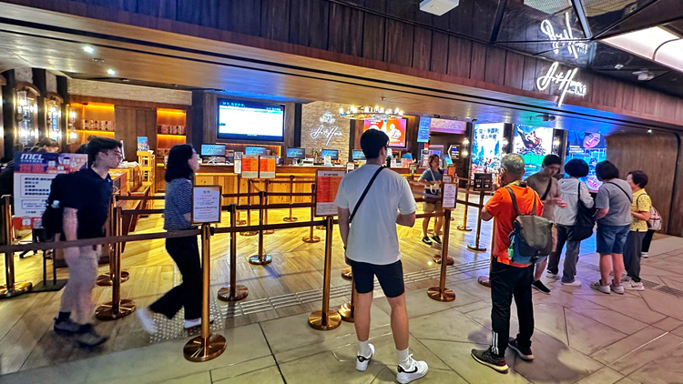 全港戲院日30元票價開賣 院線網站一度大擠塞 市民稱有吸引力