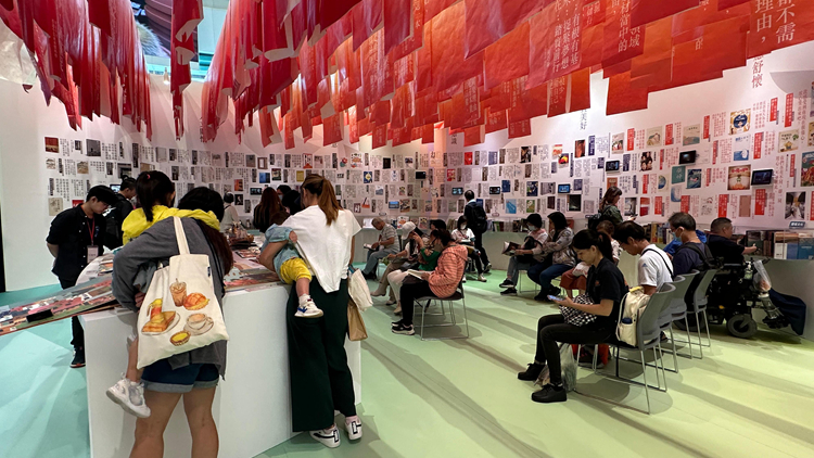 首個香港全民閱讀日舉辦共讀半小時活動 楊潤雄鼓勵市民讓閱讀成為習慣