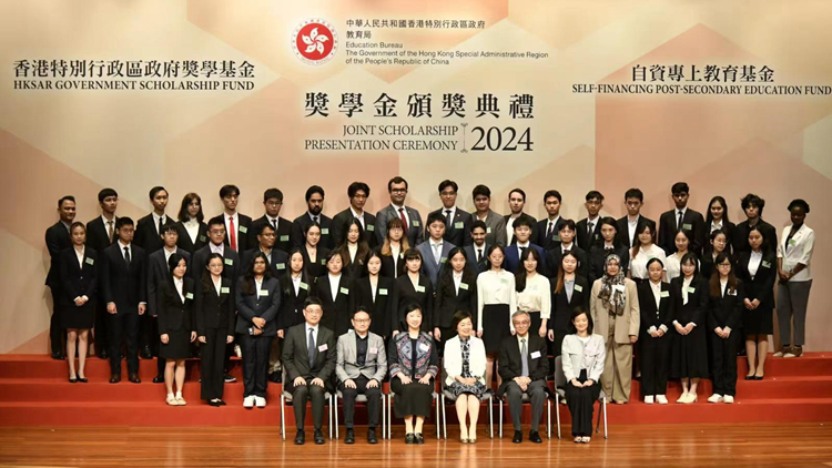 多名大學生獲政府獎學金 蔡若蓮冀多方面裝備自己 服務社會貢獻國家