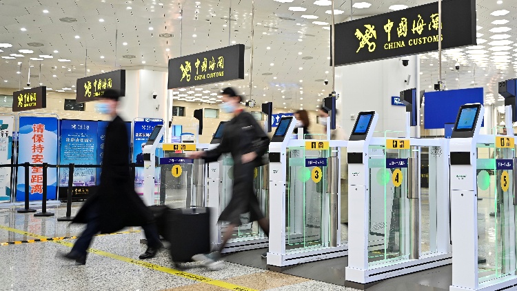 「五一」假期全國口岸日均出入境人員將達176萬人次