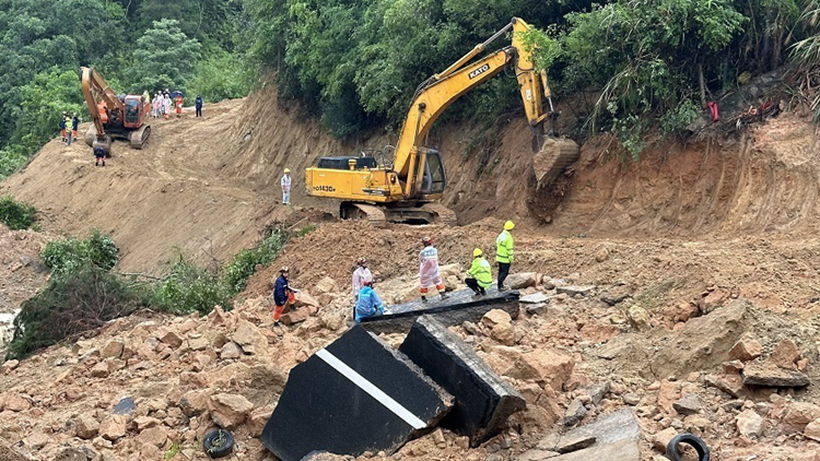 廣東梅大高速路面塌陷事故已致36死30傷