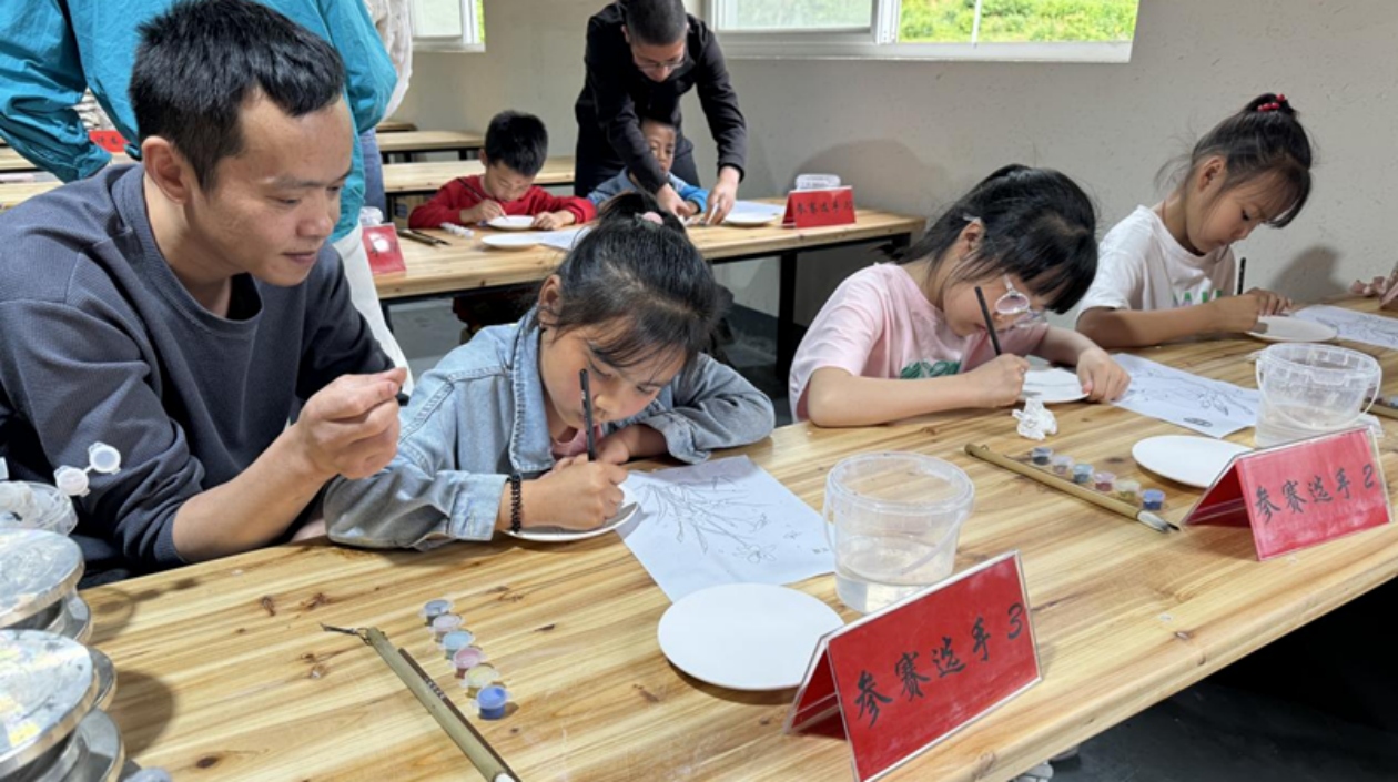 皖祁门县：祁遇盛村 瓷繪金彩