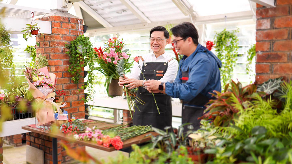 李家超：祝所有媽媽母親節快樂