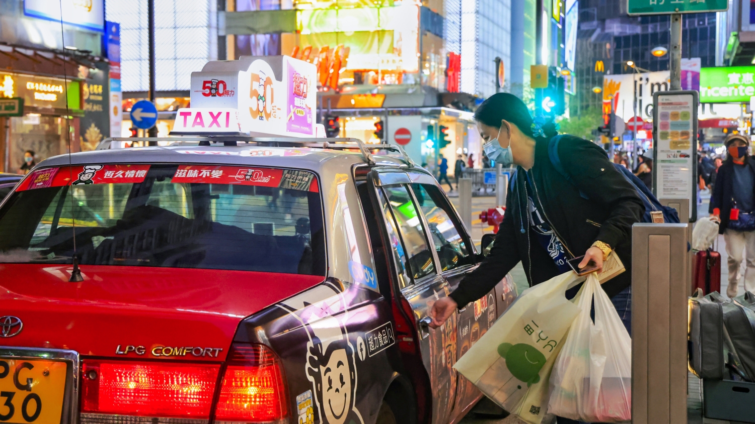 行政會議批准的士調整收費 落旗加價2元每跳加1至2角