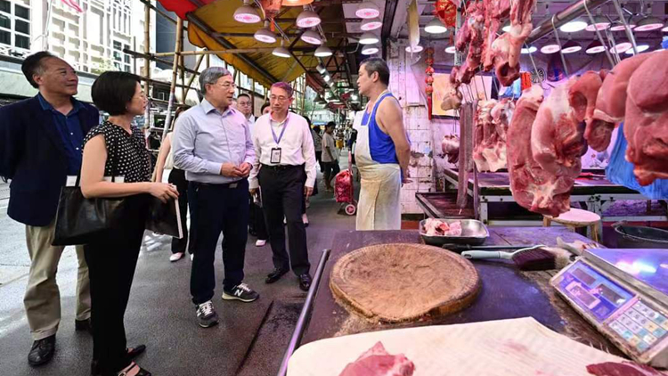 卓永興檢視港島2衞生黑點 港九新界店舖阻街及環境衞生得到長效改善