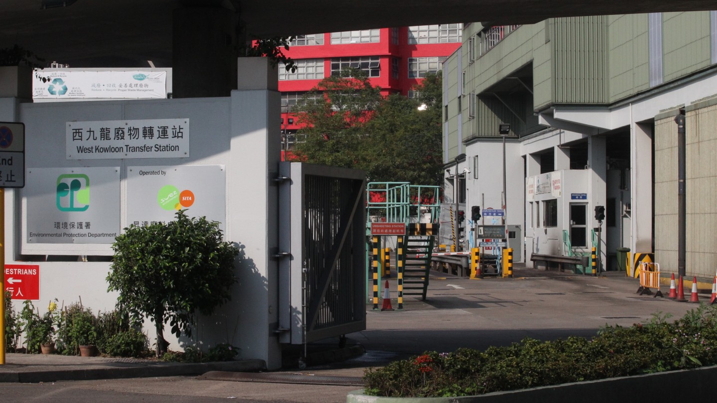 西九龍廢物轉運站垃圾起火 消防救熄起火原因調查中