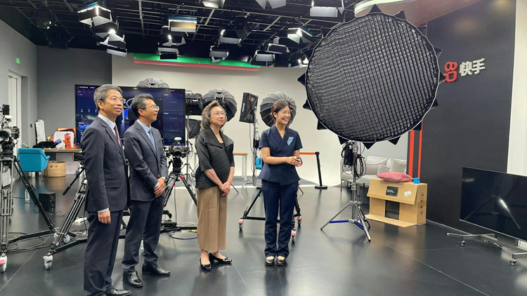 楊何蓓茵：大三學生投考公務員措施反應熱烈 今年逾1500人報考