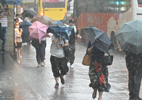 天文台發出黃色暴雨警告信號