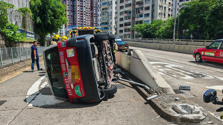 何文田公主道的士疑失控撞壆翻側 司機輕傷送院