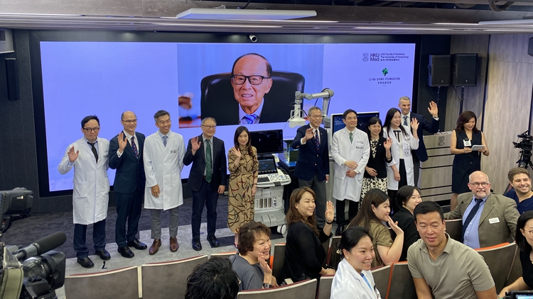 港大醫學院獲贈亞洲首部無創治療肝癌新儀器 李嘉誠罕見「現身」發布會