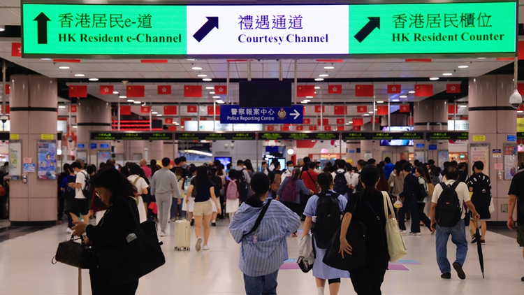 深圳4口岸將放寬向香港新生嬰兒簽發單次出入境證件 即場可簽發