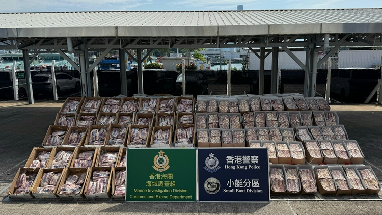 水警聯同海關南丫島水域截停貨船 拘4男 檢值587萬元走私牛肉