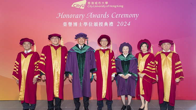 梁振英等3人獲城大頒授榮譽博士學位